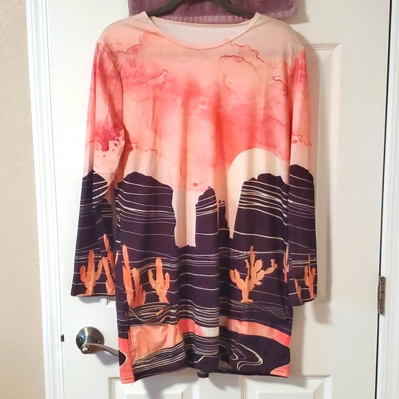 Graphic tunic - Picture 2 of 4